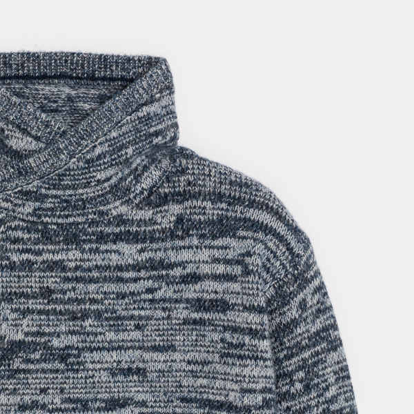 سترة للأولاد باللون الرمادي المرقط ذات الياقة الملتوية